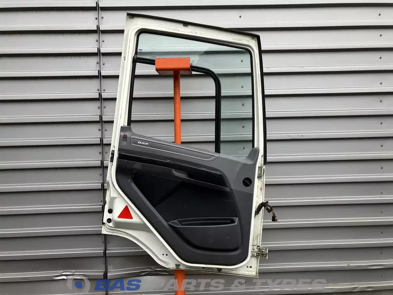 DAF CF Euro 6 - Door and parts for Truck: picture 2 DAF CF Euro 6 - Door and parts for Truck: picture 2