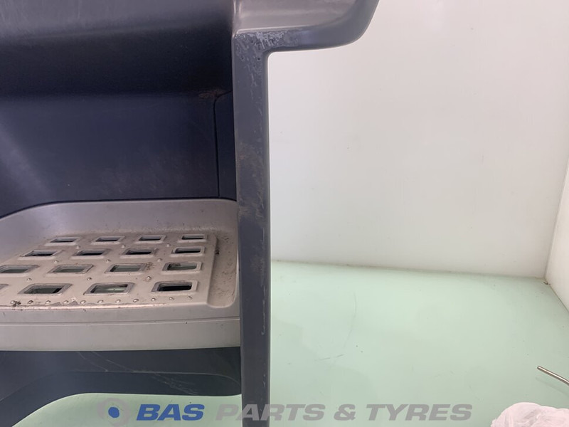 DAF CF Euro 6 Opstap Rechts DAF 1835113 - Body and exterior for Truck: picture 4 DAF CF Euro 6 Opstap Rechts DAF 1835113 - Body and exterior for Truck: picture 4