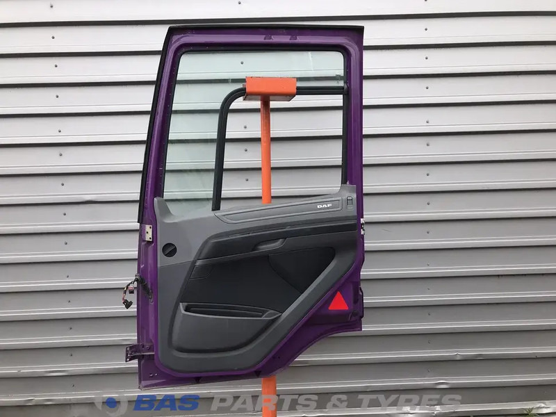 DAF CF Euro 6 Portier Rechts DAF 1355334 - Door and parts for Truck: picture 2 DAF CF Euro 6 Portier Rechts DAF 1355334 - Door and parts for Truck: picture 2