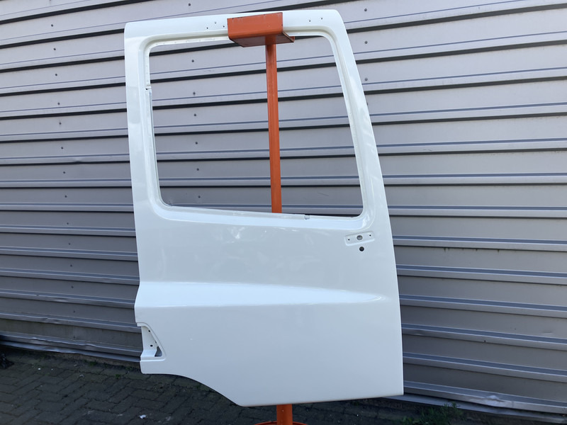 DAF CF (Meerdere types) Portier Rechts DAF 1355334 - Door and parts for Truck: picture 1 DAF CF (Meerdere types) Portier Rechts DAF 1355334 - Door and parts for Truck: picture 1