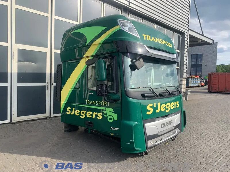 DAF XF106 DAF Super Space Cab L2H3 2032405 - Cab and interior for Truck: picture 2 DAF XF106 DAF Super Space Cab L2H3 2032405 - Cab and interior for Truck: picture 2