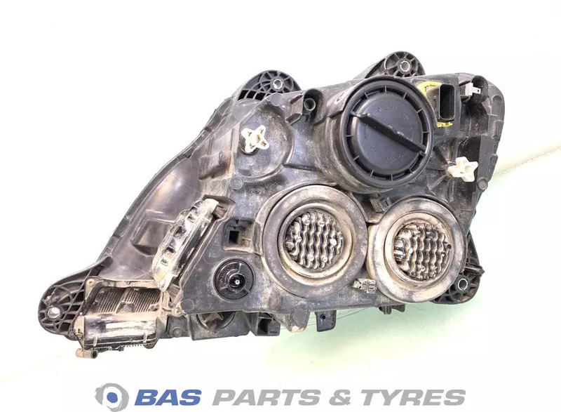 DAF XF106 - Headlight for Truck: picture 2 DAF XF106 - Headlight for Truck: picture 2