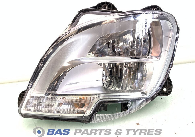 DAF XF106 - Headlight for Truck: picture 1 DAF XF106 - Headlight for Truck: picture 1