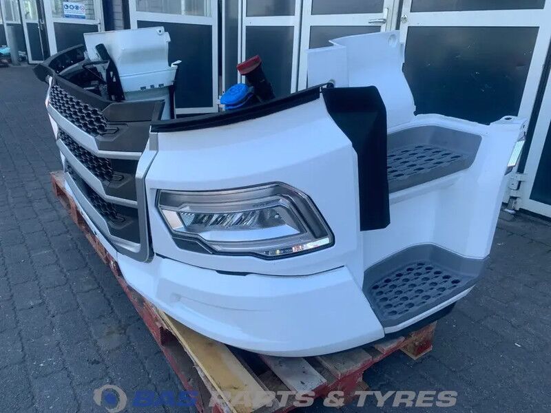 DAF XG Bumper DAF 2313584 - Bumper for Truck: picture 2 DAF XG Bumper DAF 2313584 - Bumper for Truck: picture 2