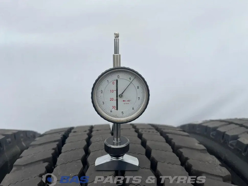 Goodyear Goodyear 315/70R22.5 RETREAD (cover) 152/148 M M+S 3PMSF gebruikte set - Tire for Truck: picture 3 Goodyear Goodyear 315/70R22.5 RETREAD (cover) 152/148 M M+S 3PMSF gebruikte set - Tire for Truck: picture 3