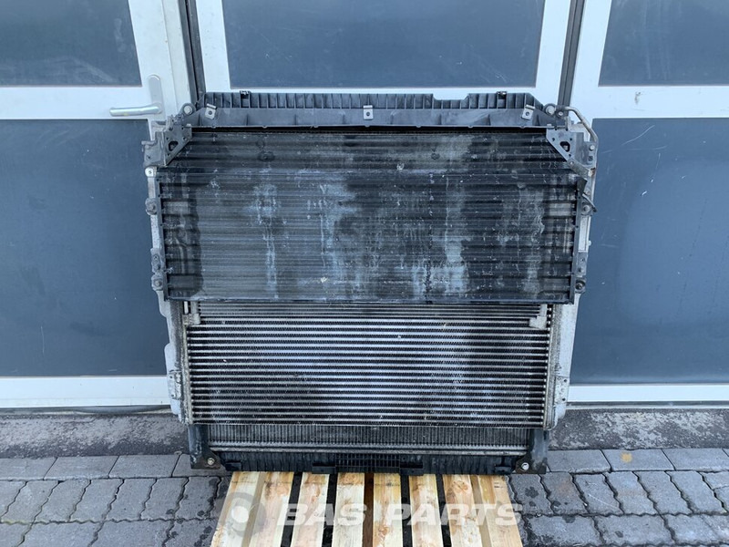 Mercedes-Benz Actros MP4 Koelerpakket Mercedes OM471LA 420 A 960 500 00 02 - Radiator for Truck: picture 2 Mercedes-Benz Actros MP4 Koelerpakket Mercedes OM471LA 420 A 960 500 00 02 - Radiator for Truck: picture 2
