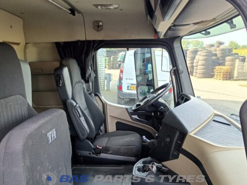 Mercedes-Benz Actros MP4 Mercedes ClassicSpace L-cab L2H1 A 000 600 01 01 - Cab and interior for Truck: picture 5 Mercedes-Benz Actros MP4 Mercedes ClassicSpace L-cab L2H1 A 000 600 01 01 - Cab and interior for Truck: picture 5