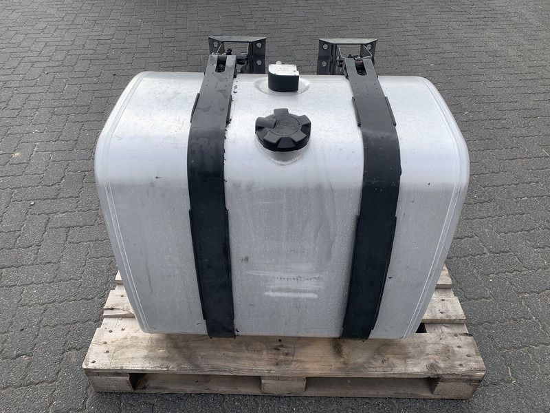 Renault - Fuel tank for Truck: picture 1 Renault - Fuel tank for Truck: picture 1