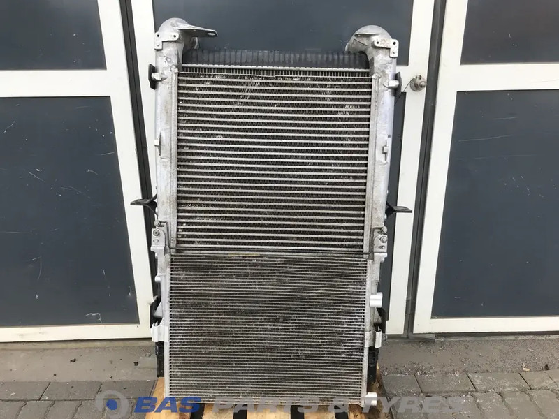 Renault Premium (Meerdere types) - Radiator for Truck: picture 2 Renault Premium (Meerdere types) - Radiator for Truck: picture 2