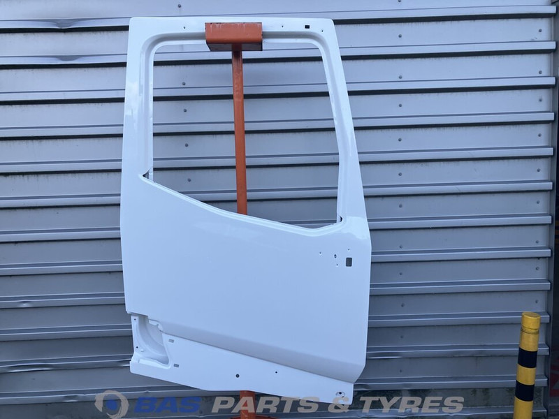 Renault T-Serie - Door and parts for Truck: picture 1 Renault T-Serie - Door and parts for Truck: picture 1