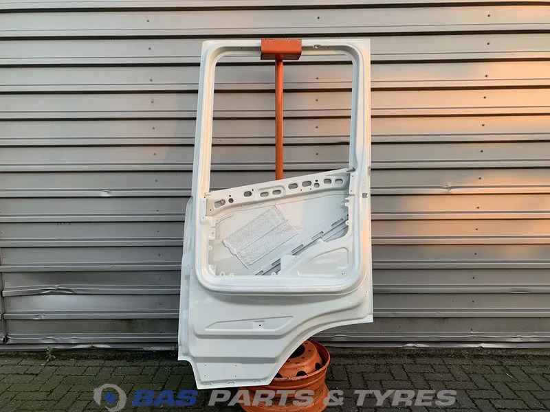 Scania R-Serie Portier Rechts Scania 2044984 - Door and parts for Truck: picture 2 Scania R-Serie Portier Rechts Scania 2044984 - Door and parts for Truck: picture 2