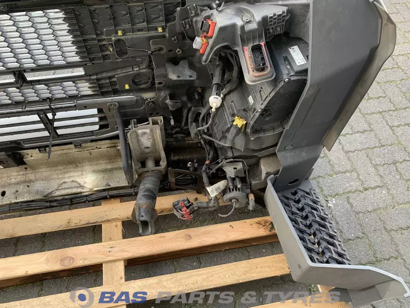 Volvo FM5 - Bumper for Truck: picture 5 Volvo FM5 - Bumper for Truck: picture 5