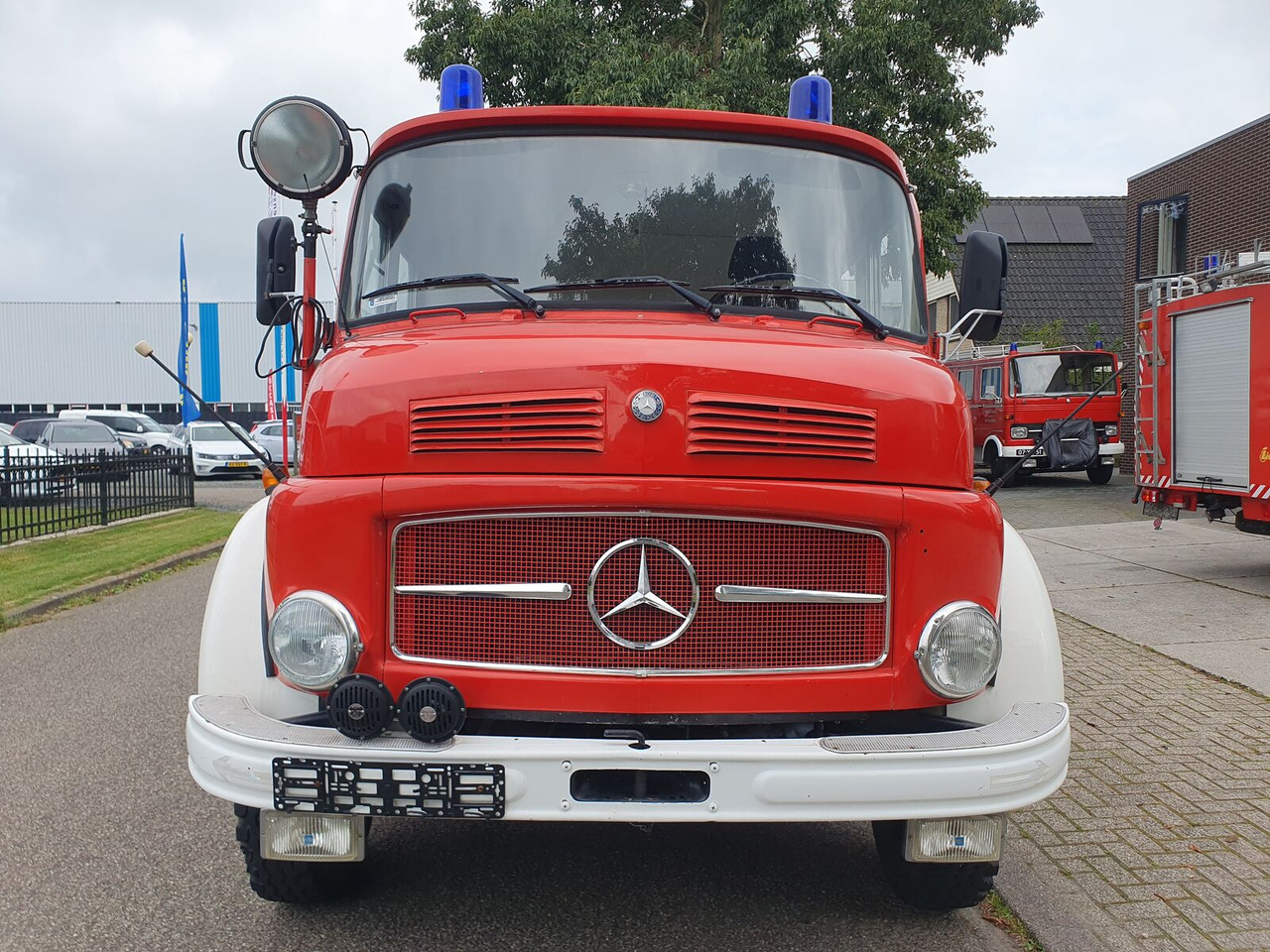 Mercedes-Benz Mercedes LAF 1113 B 4WD | 6-cilinder Turbo (Overland Camper) brandweerwagen - Fire truck: picture 2 Mercedes-Benz Mercedes LAF 1113 B 4WD | 6-cilinder Turbo (Overland Camper) brandweerwagen - Fire truck: picture 2