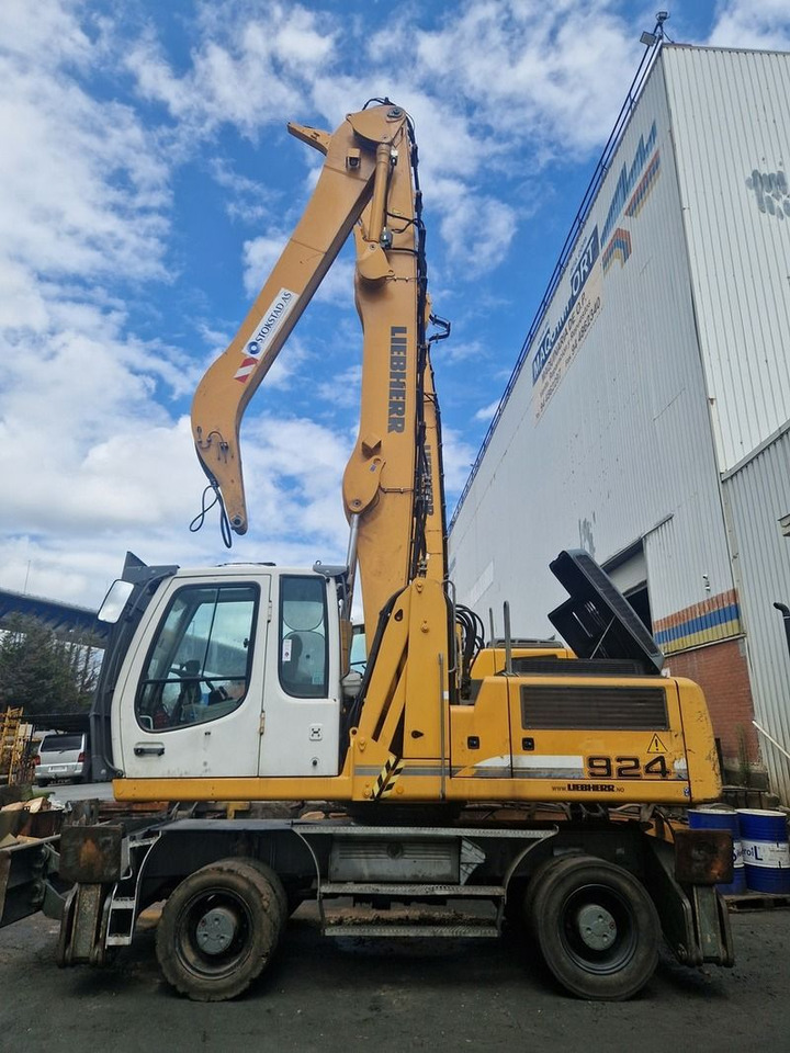 LIEBHERR A924C - Waste/ Industry handler: picture 3 LIEBHERR A924C - Waste/ Industry handler: picture 3