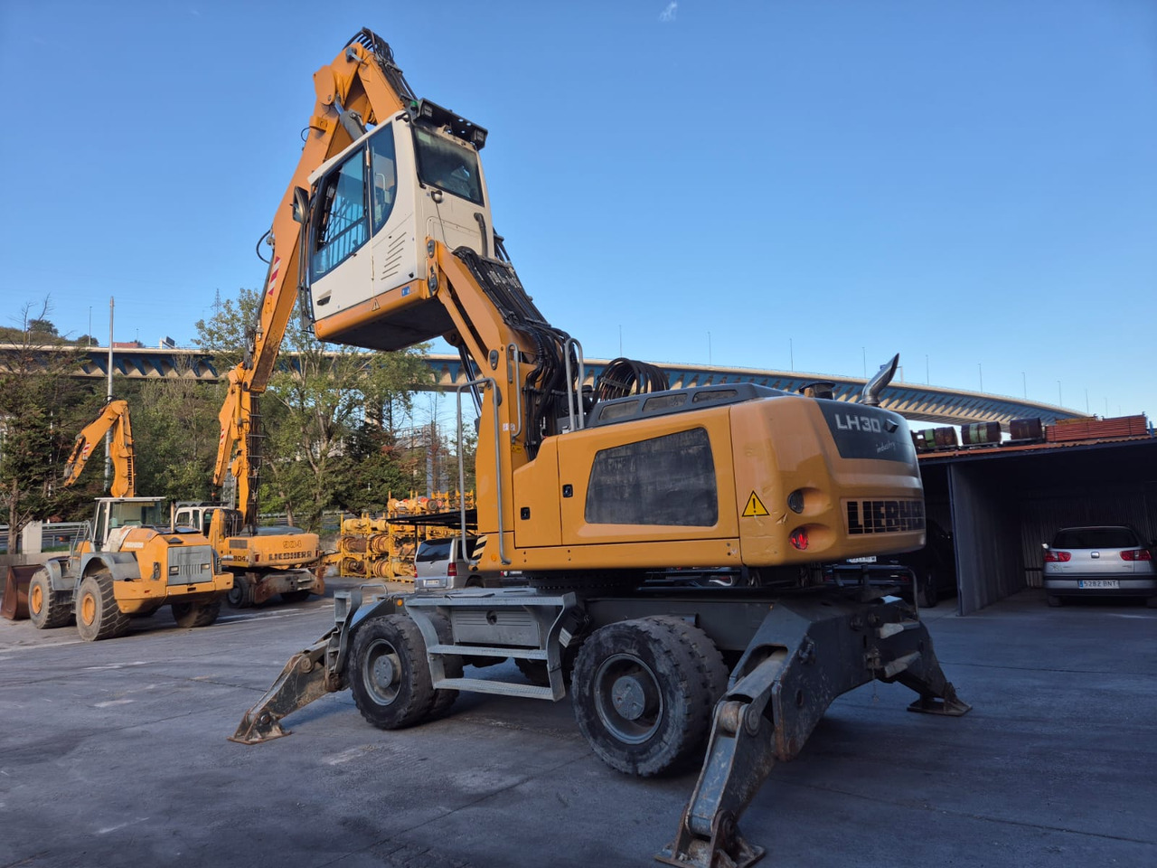 LIEBHERR LH30M - Waste/ Industry handler: picture 1 LIEBHERR LH30M - Waste/ Industry handler: picture 1