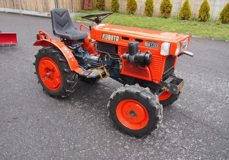 Ciągnik Kubota B6100 1995 4x4 - Farm tractor: picture 3 Ciągnik Kubota B6100 1995 4x4 - Farm tractor: picture 3