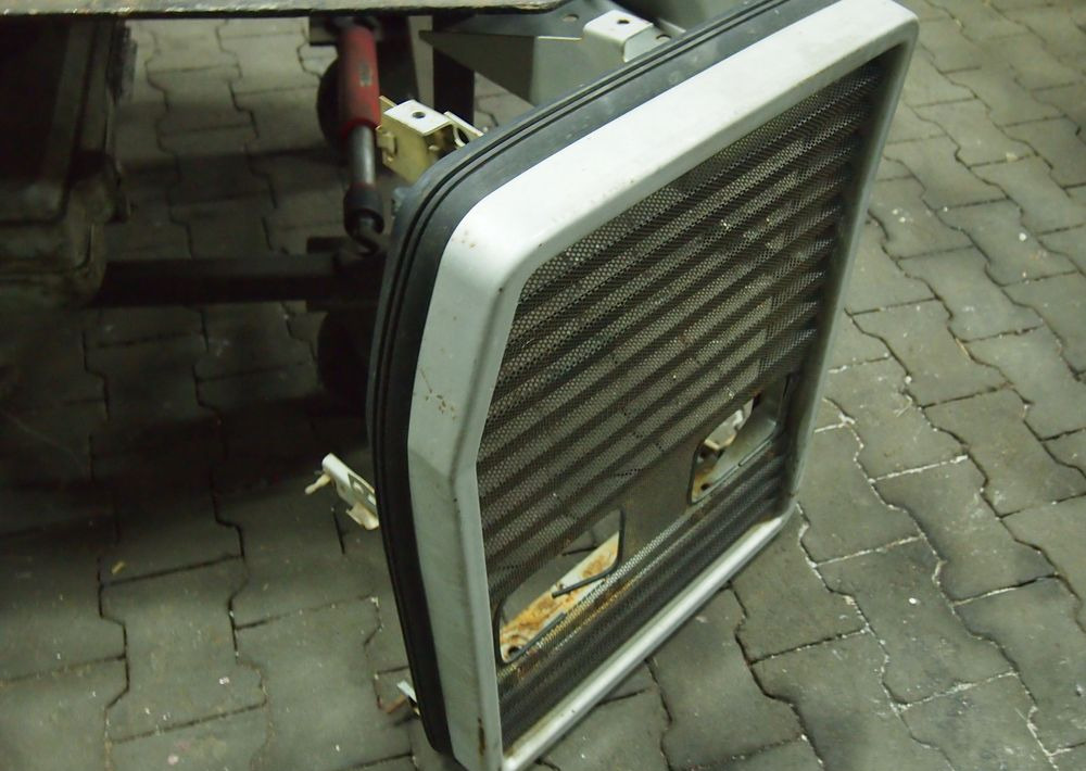 Części do Ciągnika Massey Ferguson MF 3000, 6000 Przedni grill maskę do Massey Ferguson serii 3000, 3100.
z lampami - Grill for Agricultural machinery: picture 1 Części do Ciągnika Massey Ferguson MF 3000, 6000 Przedni grill maskę do Massey Ferguson serii 3000, 3100.
z lampami - Grill for Agricultural machinery: picture 1