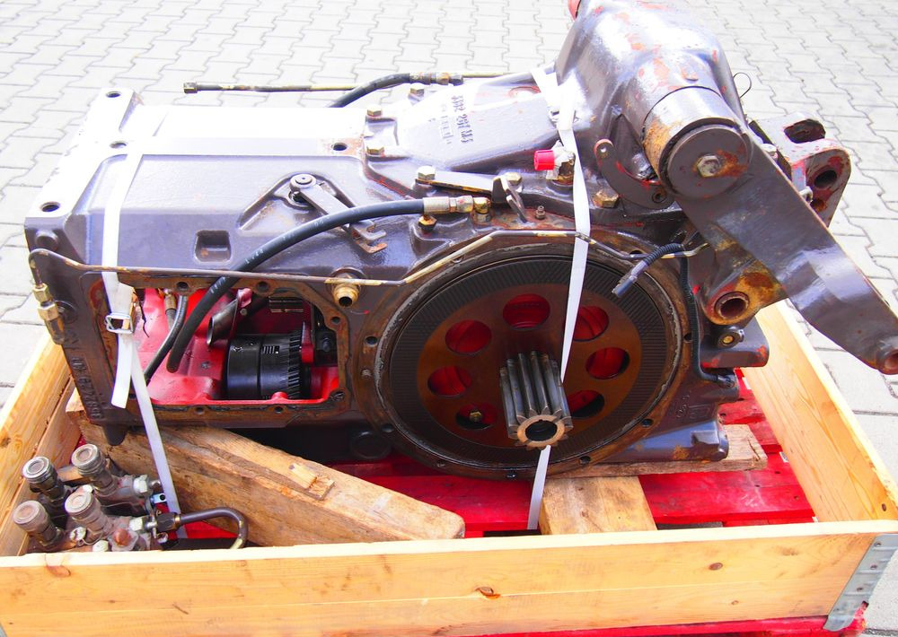 Części do Ciągnika Massey Ferguson MF 3000, 6000  Tylny most z podnośnikiem od MF 3000, 6000 - Rear axle for Agricultural machinery: picture 2 Części do Ciągnika Massey Ferguson MF 3000, 6000  Tylny most z podnośnikiem od MF 3000, 6000 - Rear axle for Agricultural machinery: picture 2