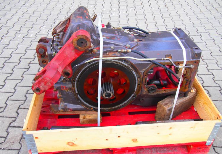 Części do Ciągnika Massey Ferguson MF 3000, 6000  Tylny most z podnośnikiem od MF 3000, 6000 - Rear axle for Agricultural machinery: picture 1 Części do Ciągnika Massey Ferguson MF 3000, 6000  Tylny most z podnośnikiem od MF 3000, 6000 - Rear axle for Agricultural machinery: picture 1