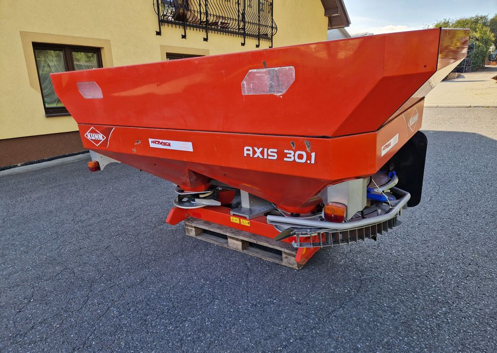 Rozsiewacz nawozów Kuhn AXIS 30,1 2008 Rozsiewacz KUHN RAUCH - Fertilizer spreader: picture 5 Rozsiewacz nawozów Kuhn AXIS 30,1 2008 Rozsiewacz KUHN RAUCH - Fertilizer spreader: picture 5