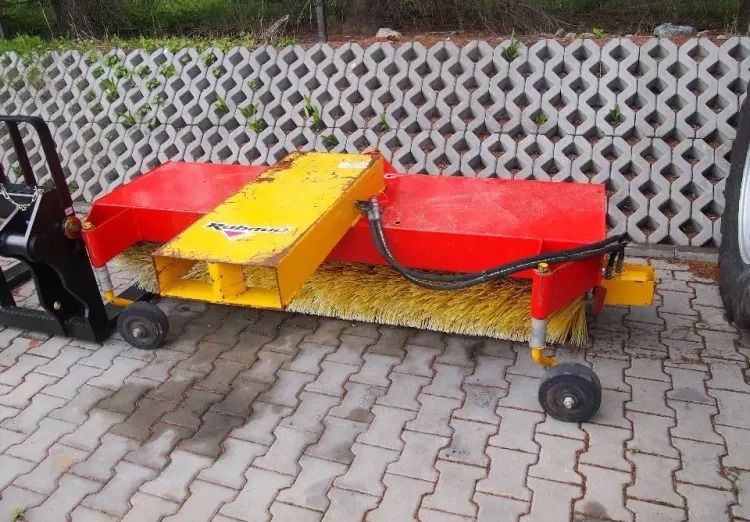 Zmiatarka Rabaud Szerokość robocza 2m - Broom: picture 1 Zmiatarka Rabaud Szerokość robocza 2m - Broom: picture 1