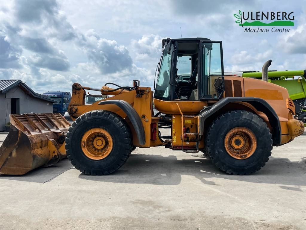 Wheel loader Case 821 E: picture 6