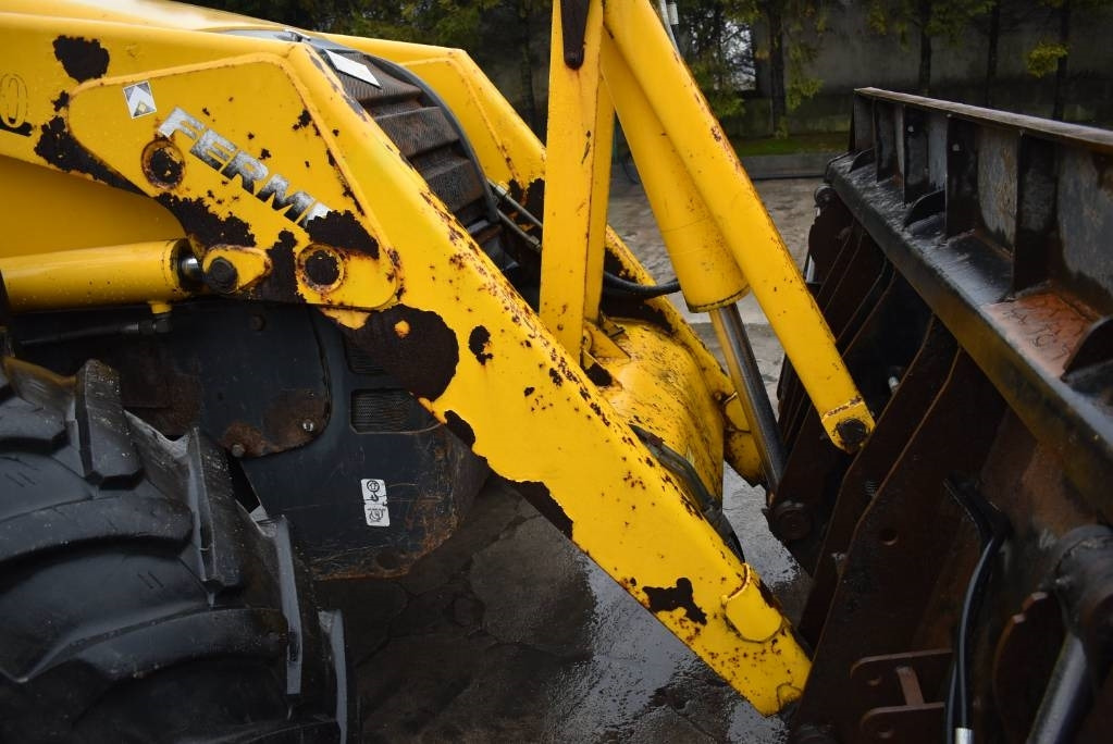 Backhoe loader Fermec 965: picture 17