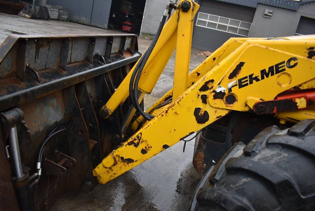 Backhoe loader Fermec 965: picture 16