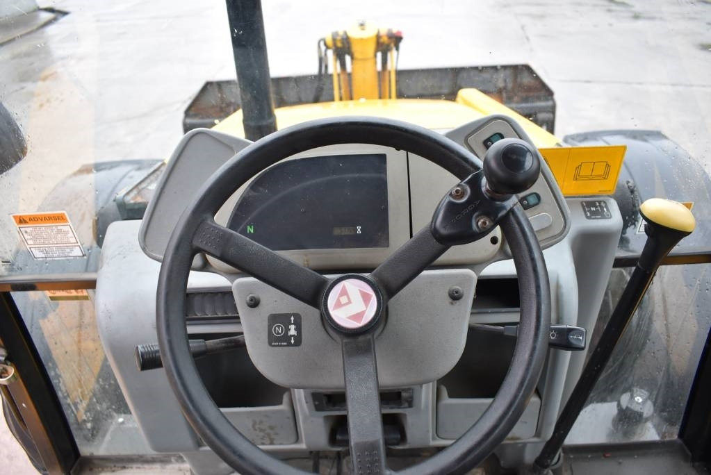 Backhoe loader Fermec 965: picture 11