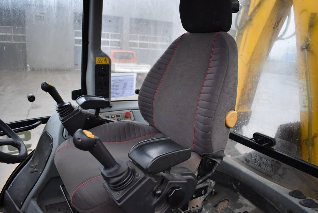 Backhoe loader Fermec 965: picture 14