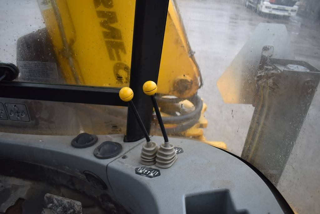 Backhoe loader Fermec 965: picture 13