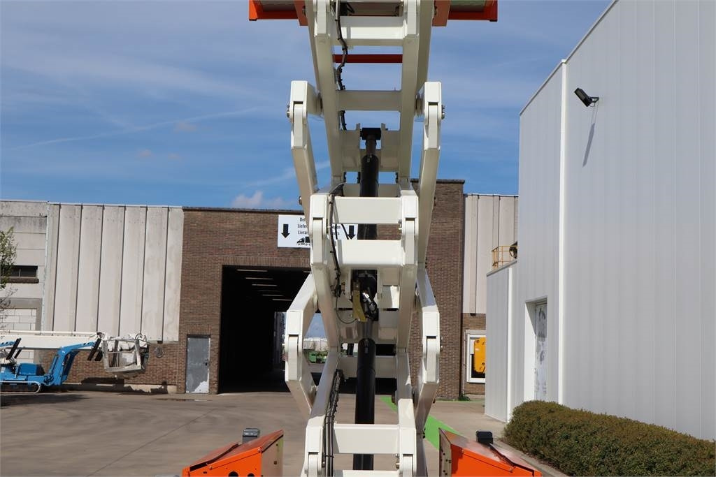 Scissor lift Snorkel S3970RTE: picture 8