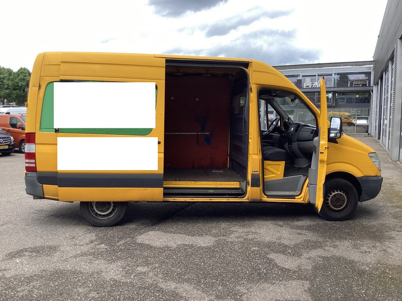 Mercedes-Benz Sprinter 316 2.2 CDI Aut. L2H2 EXPORT ONLY 3,5T Trekgewicht / Airco/ Cruise/ Trekhaak - Panel van: picture 5 Mercedes-Benz Sprinter 316 2.2 CDI Aut. L2H2 EXPORT ONLY 3,5T Trekgewicht / Airco/ Cruise/ Trekhaak - Panel van: picture 5