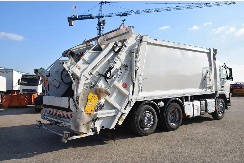 Volvo FM 330 - Garbage truck: picture 5 Volvo FM 330 - Garbage truck: picture 5