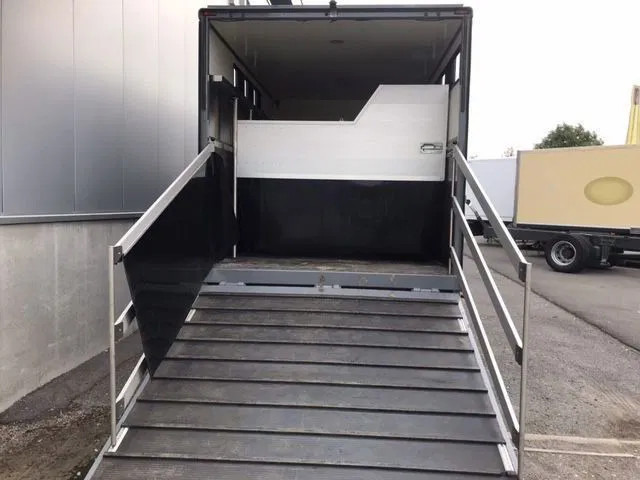 Mercedes-Benz Atego 1018 *Cruise control*Airco*Achteruitrijcamera*elektrische ruiten - Horse truck: picture 3 Mercedes-Benz Atego 1018 *Cruise control*Airco*Achteruitrijcamera*elektrische ruiten - Horse truck: picture 3