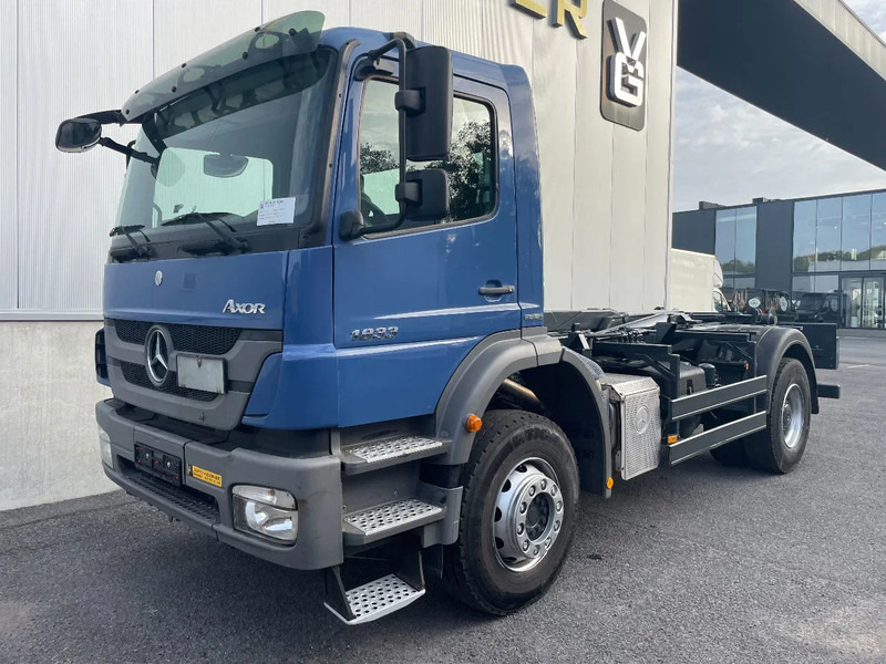 Mercedes-Benz Axor 1833 *cruise control*bluetooth*airconditioning*differentieelslot - Hook lift truck: picture 2 Mercedes-Benz Axor 1833 *cruise control*bluetooth*airconditioning*differentieelslot - Hook lift truck: picture 2