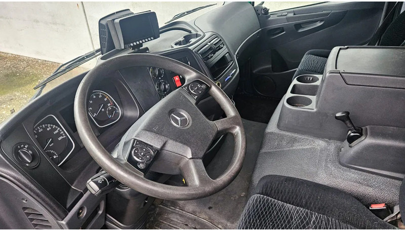 Mercedes-Benz Atego 1018 *L*Achteruitrijcamera*Automaat*Airco*Dhollandia Laadbrug*7149cm - Truck: picture 4 Mercedes-Benz Atego 1018 *L*Achteruitrijcamera*Automaat*Airco*Dhollandia Laadbrug*7149cm - Truck: picture 4