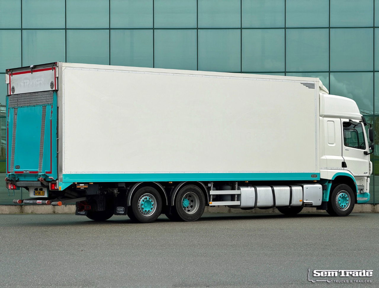 DAF CF 450 SC Heiwo Isolated BOX 875 x 250 x 275 INS. Carrier Cooling 340.000 KM Tail Lift Super Condition NEW APK - TUV - Refrigerator truck: picture 4 DAF CF 450 SC Heiwo Isolated BOX 875 x 250 x 275 INS. Carrier Cooling 340.000 KM Tail Lift Super Condition NEW APK - TUV - Refrigerator truck: picture 4