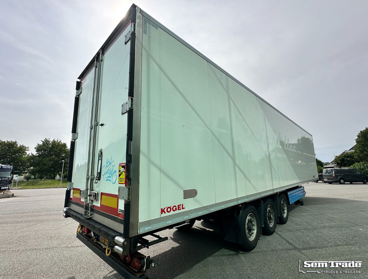 Kögel S24-4 Thermo King SLXi 300 Lift Axle 1340x250x270 CM Inside Super Condition - Refrigerator semi-trailer: picture 4 Kögel S24-4 Thermo King SLXi 300 Lift Axle 1340x250x270 CM Inside Super Condition - Refrigerator semi-trailer: picture 4