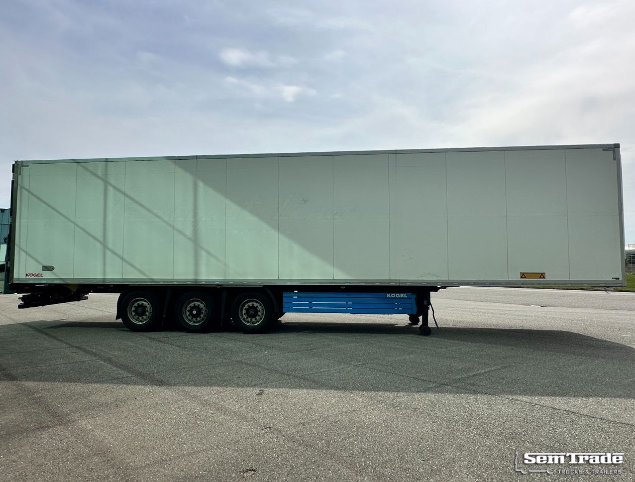 Kögel S24-4 Thermo King SLXi 300 Lift Axle 1340x250x270 CM Inside Super Condition - Refrigerator semi-trailer: picture 5 Kögel S24-4 Thermo King SLXi 300 Lift Axle 1340x250x270 CM Inside Super Condition - Refrigerator semi-trailer: picture 5