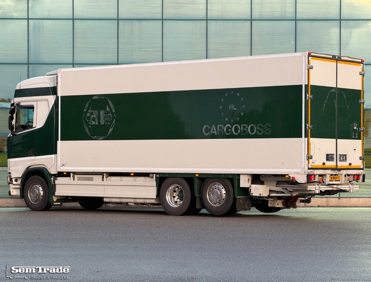 Scania S450 Full AIR Retarder VAN Beurden Isolated BOX Hydrarolls TRS Cooling NL-Truck - Refrigerator truck: picture 3 Scania S450 Full AIR Retarder VAN Beurden Isolated BOX Hydrarolls TRS Cooling NL-Truck - Refrigerator truck: picture 3