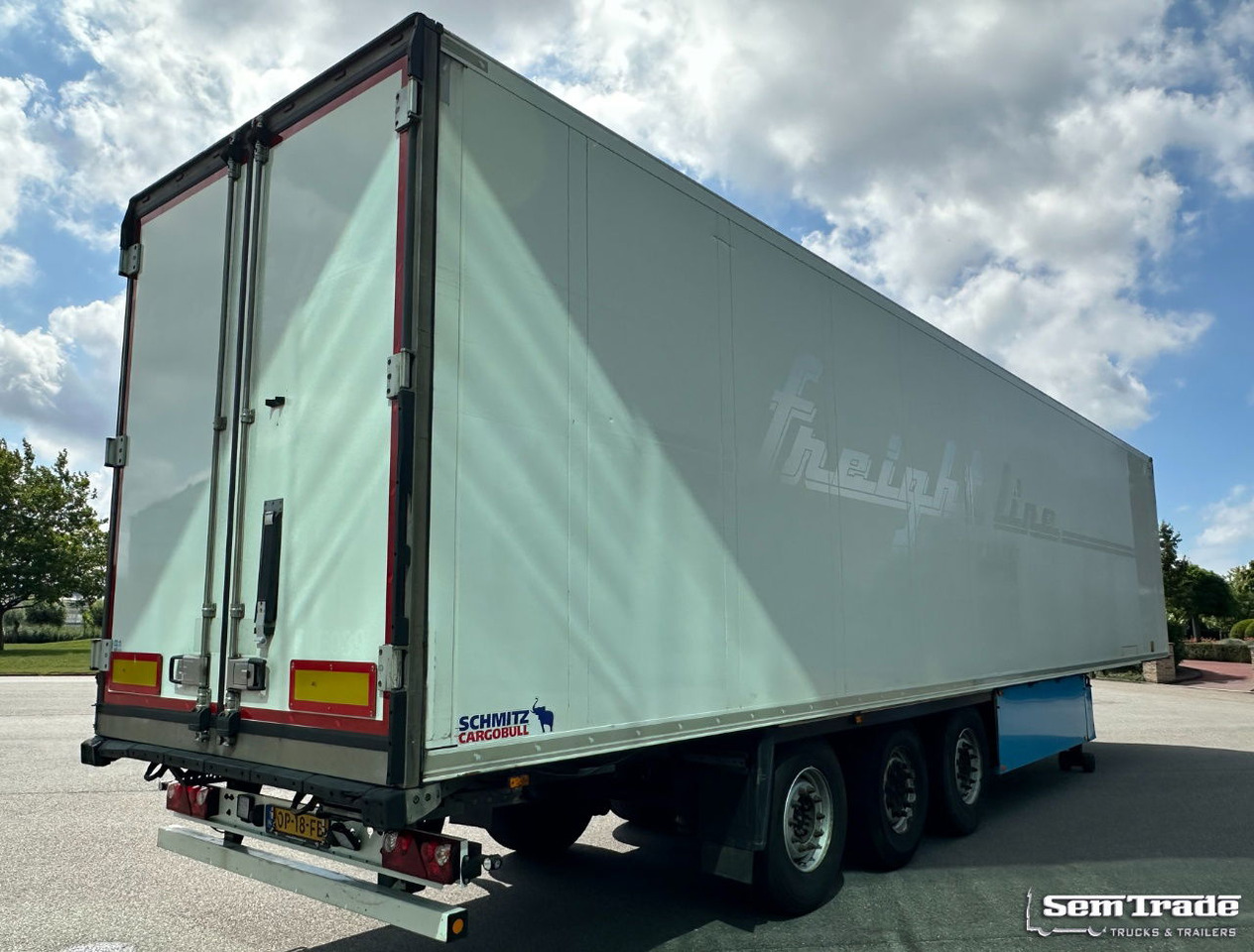 Schmitz Cargobull SCBS3B Thermo King SLXe 300 Lift Axle Holland-Trailer 4 Pieces IN Stock - Refrigerator semi-trailer: picture 4 Schmitz Cargobull SCBS3B Thermo King SLXe 300 Lift Axle Holland-Trailer 4 Pieces IN Stock - Refrigerator semi-trailer: picture 4