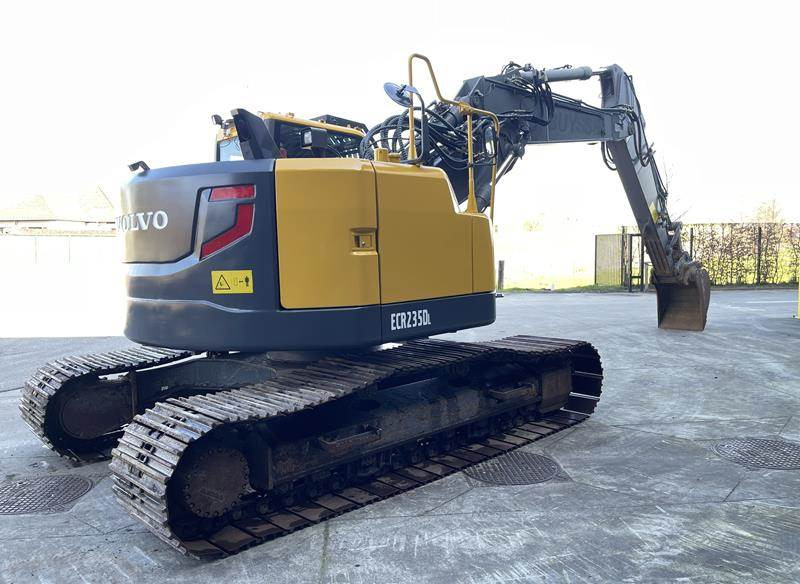 Crawler excavator Volvo ECR 235 DL: picture 5