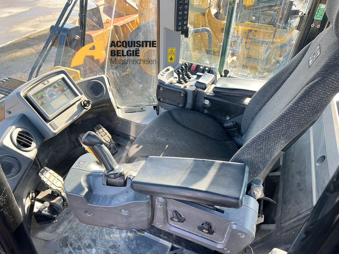Wheel loader CATERPILLAR 966M: picture 9