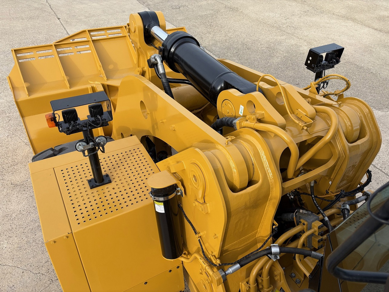 Wheel loader CATERPILLAR 988K: picture 9
