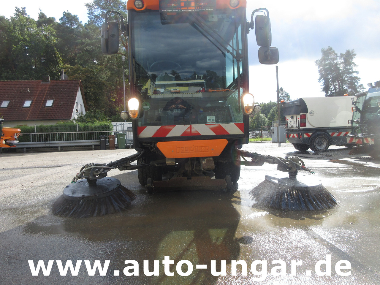 Boschung S2 Küpper-Weisser Kehrmaschine Urban Sweeper 2m³ Knicklenkung 40km/h - Road sweeper: picture 2 Boschung S2 Küpper-Weisser Kehrmaschine Urban Sweeper 2m³ Knicklenkung 40km/h - Road sweeper: picture 2