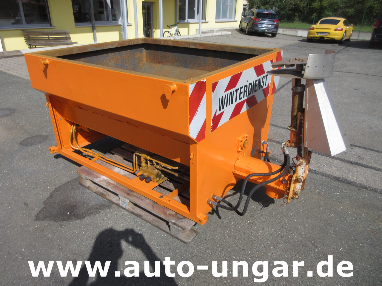 MULTICAR KIF SS 1000 1m³ Aufsatzstreuer Schnecke Winterdienst Salzstreuer Teller - Snow removal vehicle: picture 2 MULTICAR KIF SS 1000 1m³ Aufsatzstreuer Schnecke Winterdienst Salzstreuer Teller - Snow removal vehicle: picture 2