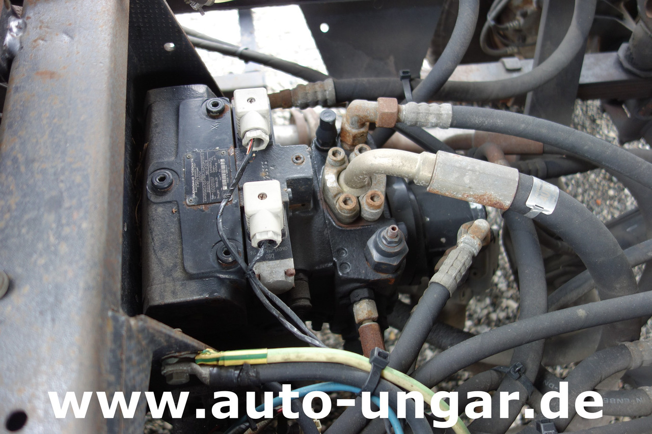 Pushback tractor Multicar M26 Champion Flugzeugschlepper Doka GSE Airport Push Back Industrieschlepper: picture 36 Pushback tractor Multicar M26 Champion Flugzeugschlepper Doka GSE Airport Push Back Industrieschlepper: picture 36