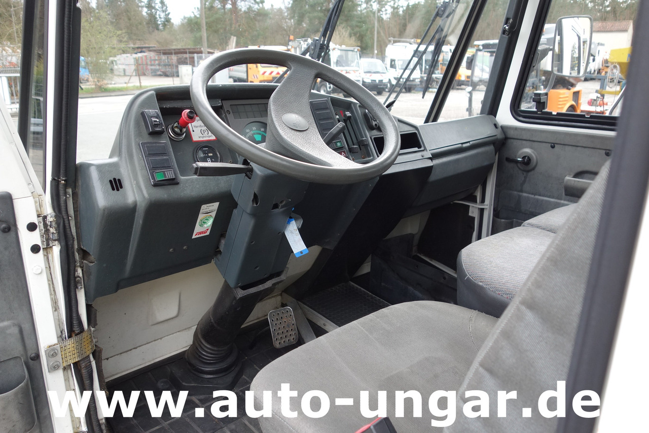 Pushback tractor Multicar M26 Champion Flugzeugschlepper Doka GSE Airport Push Back Industrieschlepper: picture 22 Pushback tractor Multicar M26 Champion Flugzeugschlepper Doka GSE Airport Push Back Industrieschlepper: picture 22