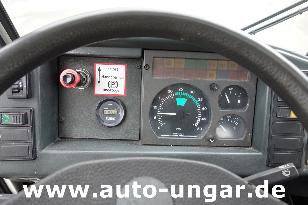 Pushback tractor Multicar M26 Champion Flugzeugschlepper Doka GSE Airport Push Back Industrieschlepper: picture 13 Pushback tractor Multicar M26 Champion Flugzeugschlepper Doka GSE Airport Push Back Industrieschlepper: picture 13